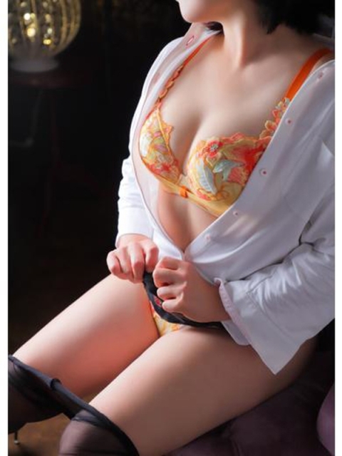 雄琴 丸の内商事 八神　とき秘書