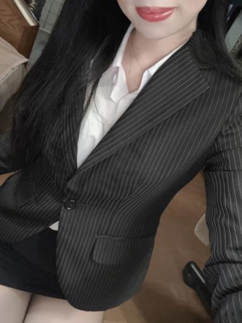 雄琴 丸の内商事 猫羽　かれん秘書